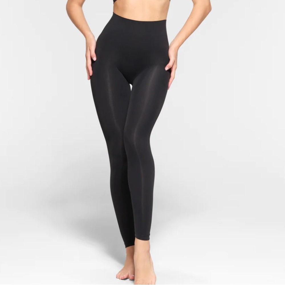 SKIMS Soft Smoothing Seamless Leggings